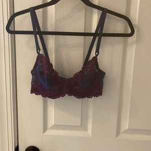 Wacoal bra 32C. Purple and magenta lace